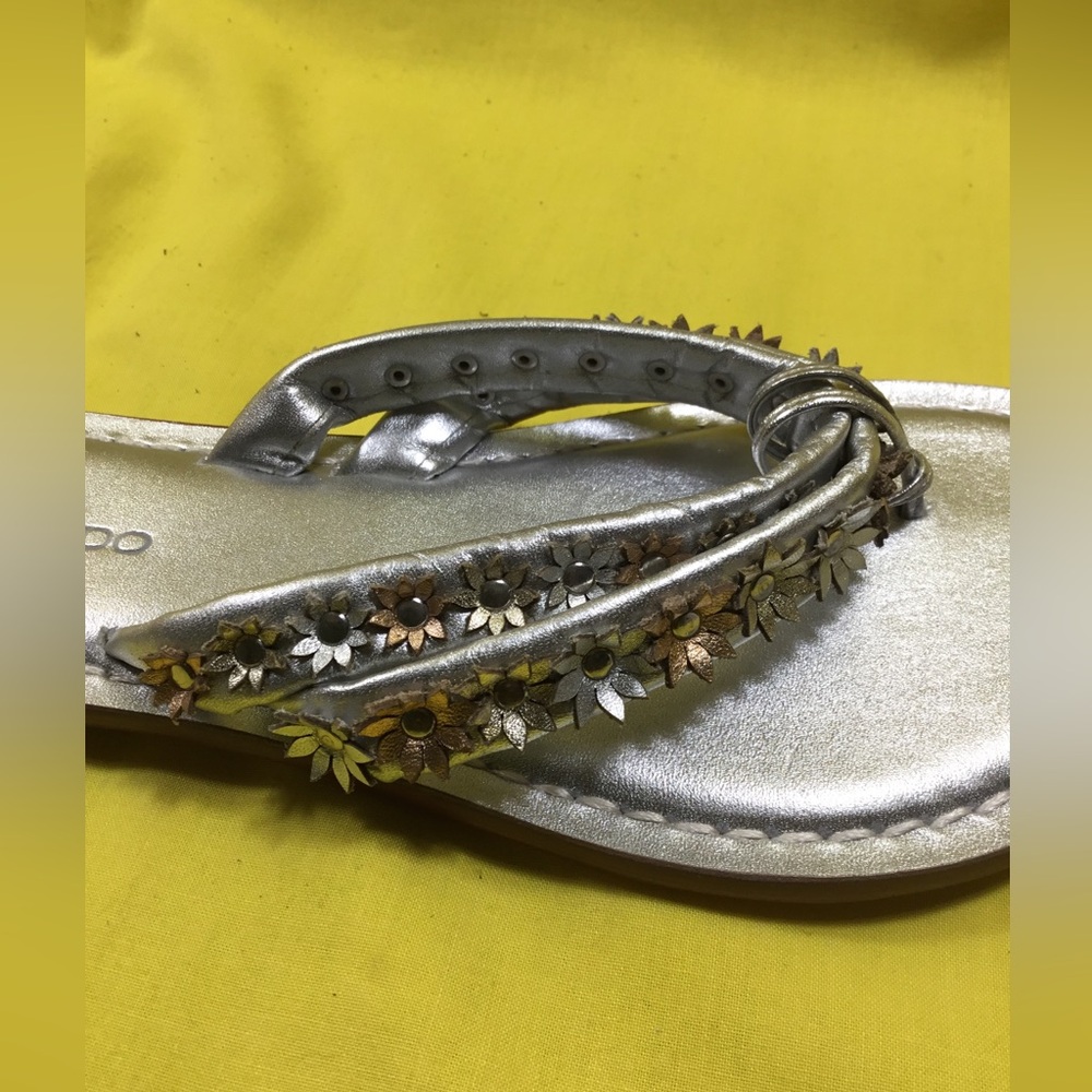 Bernardo Silver Braided Thong Sandals for Women SZ 8 NWT - Picture 4 of 9